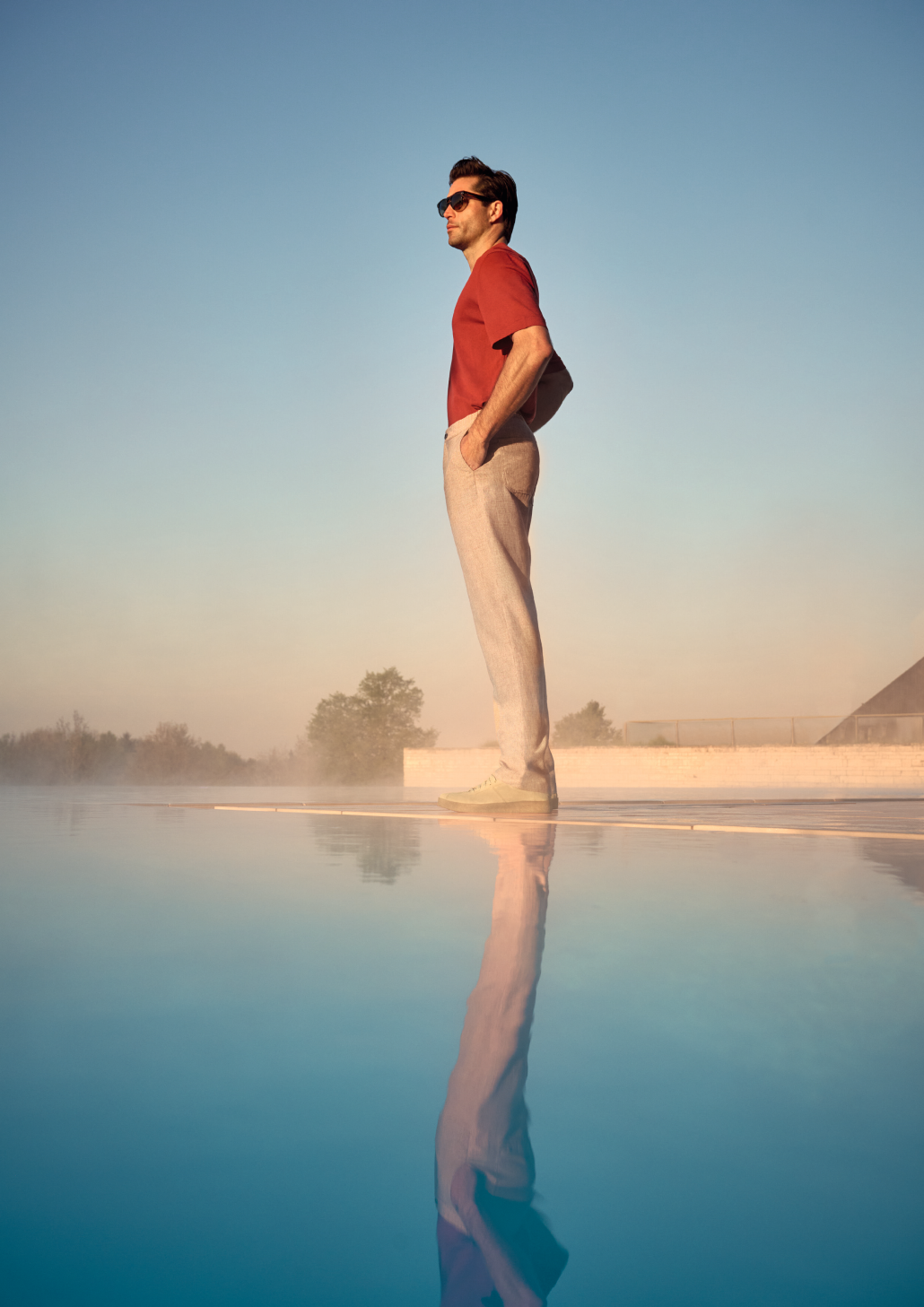 Styles, die luxuriös und detailverliebt zugleich sind, die sich mit Hemd und Blazerebenso kombinieren lassen, wie mit Polo und Pullover – das sind die Sophisticated Pants von Alberto. Hier: Ein Modell aus Luxury Linen. 