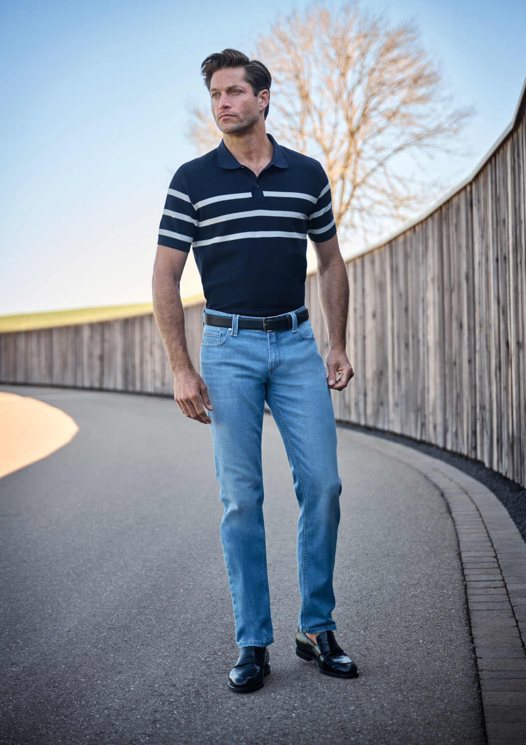 Darf nicht fehlen: Blue Jeans. 