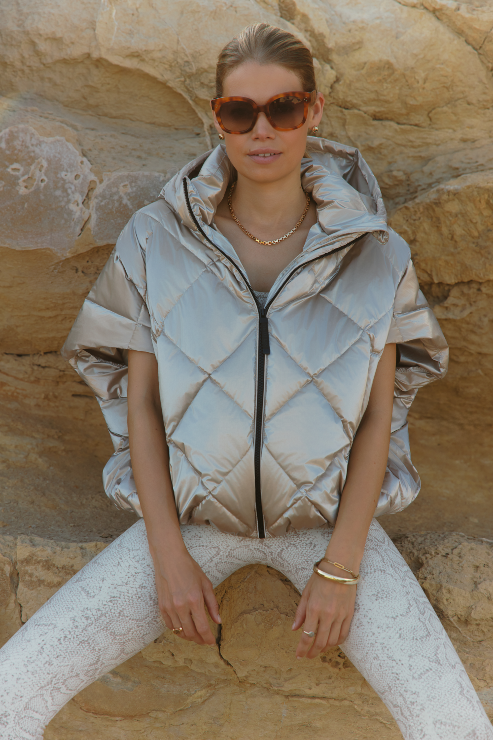 Fresh & Shiny: das Capelet zur Snake Classic Leggings.