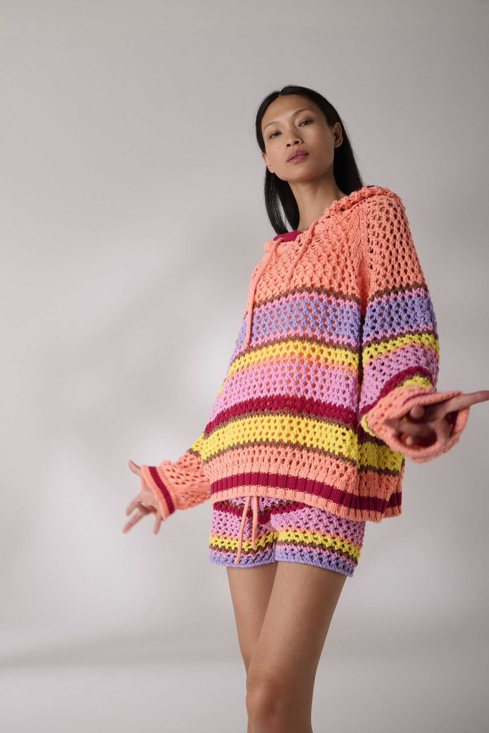 Crochet is back, mit luftigen Maschen und modernem Twist.