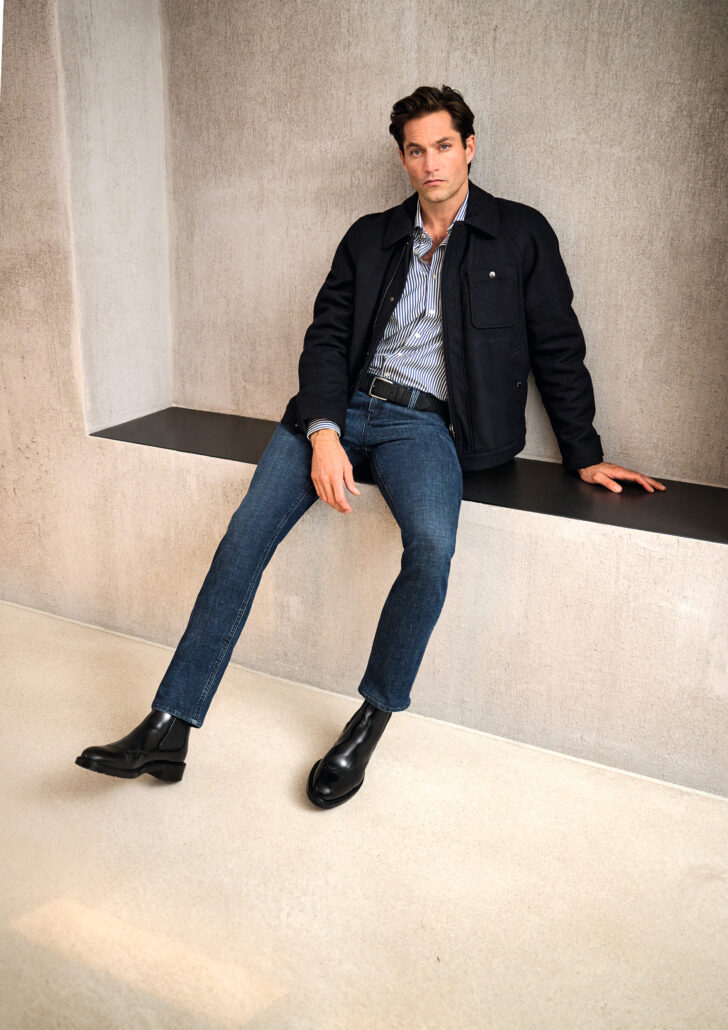 Ein Beweis, dass das Thema Denim zu Recht längst einen festen Platz im Businessalltag gefunden hat: ‚Overdyed T400®‘, eine moderne, doppelt gefärbte Premium-Jeans aus Luxury T400®-Fasern.