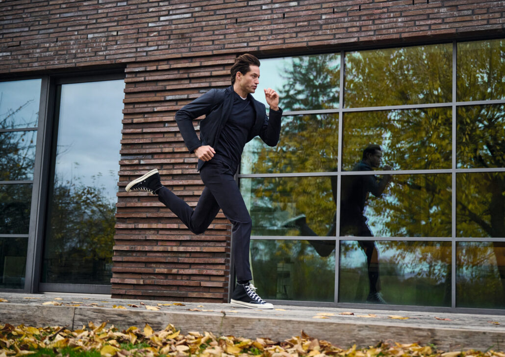 Wasserabweisendes, schnelltrocknendes Material trifft moderne Schnittführung: Premium Performance von Alberto.