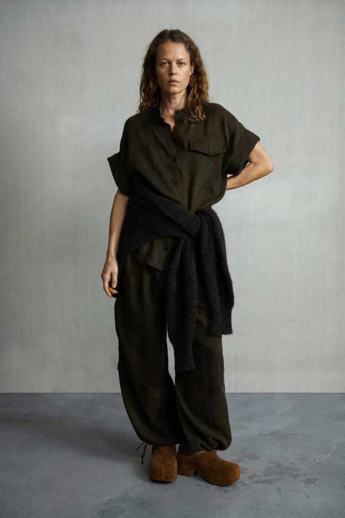 Die Mode wird innerhalb der EU hergestellt, für eine enge Zusammenarbeit, verantwortungsbewusste Fertigung und Handwerkskunst. 