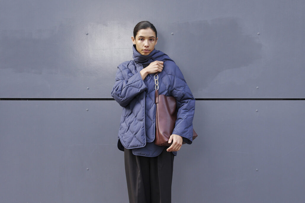 Versatile Tote in Chocolate Brown aus veganem Oleatex.