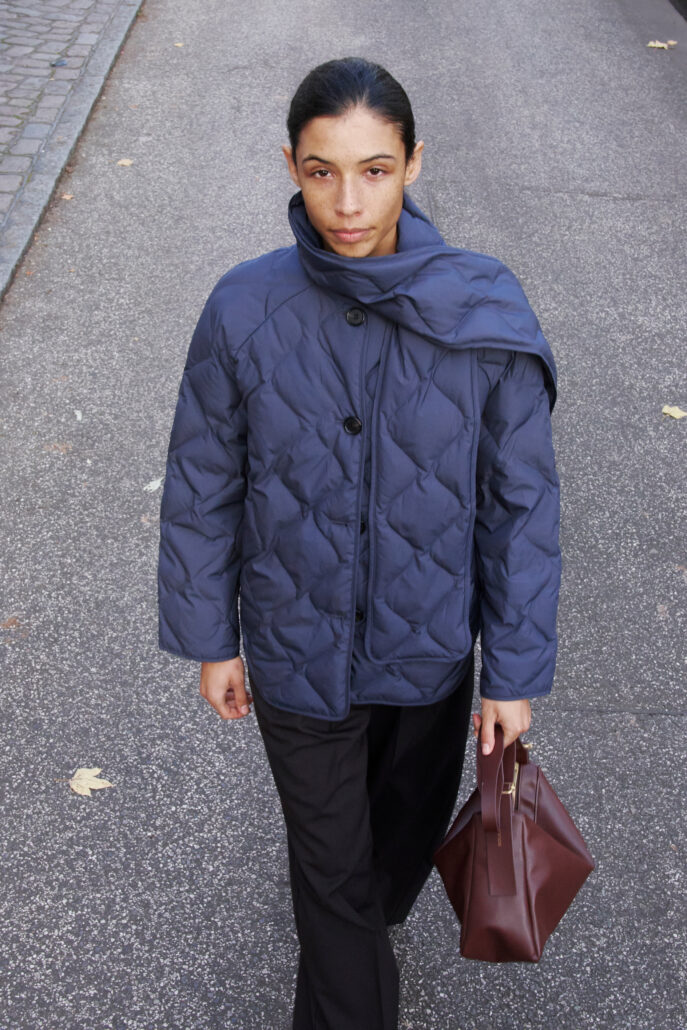 Slouchy Shoulder Bag in Chocolate Brown aus veganem Oleatex.