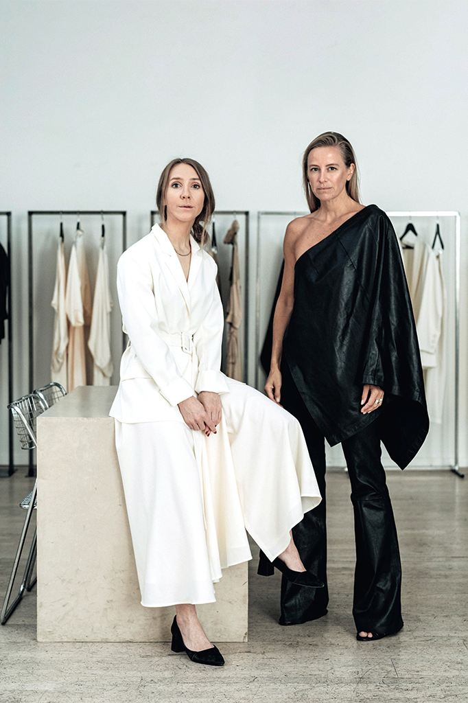 Meet the Founders: Celine Aagaard und Pia Nordskaug vereinten ihre langjährigeErfahrung in Mode und Design und gründeten in Oslo gemeinsam Envelope1976.