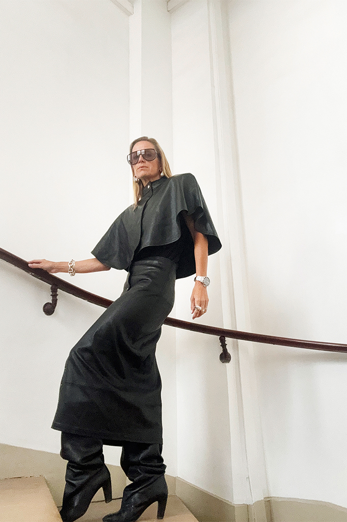 Beim Shooting für Envelope1976 – mit einem unverkennbaren Blick fürs Detail.