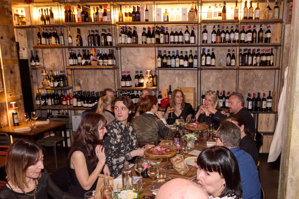 Miriam Weinzetl, Ina Schultz Taras Komisaruk, Indie