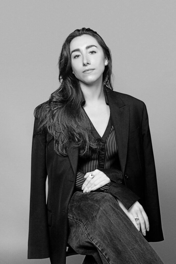 Carlota Rodben bewegt sich an der Schnittstelle von Kultur und Technologie – dort, wo strategisches Denken auf Seele und Haltung trifft.