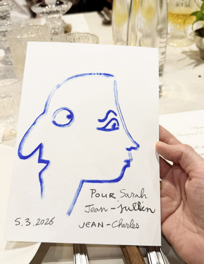 Kunst und Design sind zentrale Säulen in Sarah Andelmans Leben. Hier ein personalisiertes Werk von Jean Jullien.