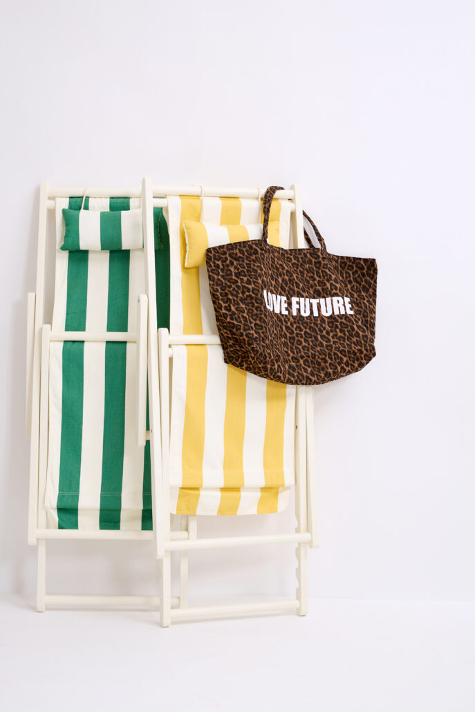 Canvas-Shopper mit coolem Leoprint.