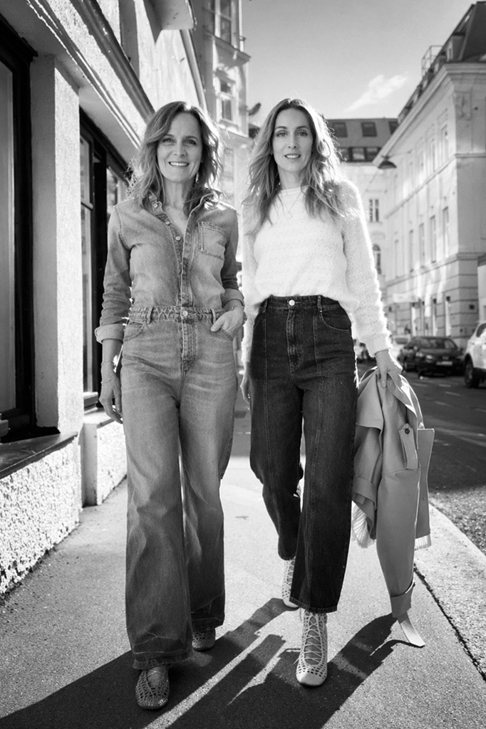 „Auf 25 Quadratmetern lässt sich ein zusätzlicher Bereich nicht einfach mitdenken, umso naheliegender war der digitale Raum als erster Schritt.“ Karin Schwarzmaier und Carolina Rukschcio, Inhaberinnen von Super Vienna in Wien